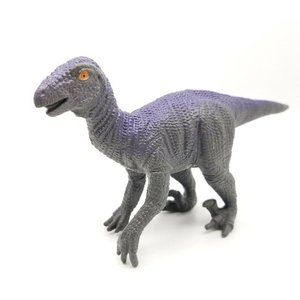 Vintage TM Velociraptor 1072-P6 Jurassic Plastic Figure Purple Diorama 2000